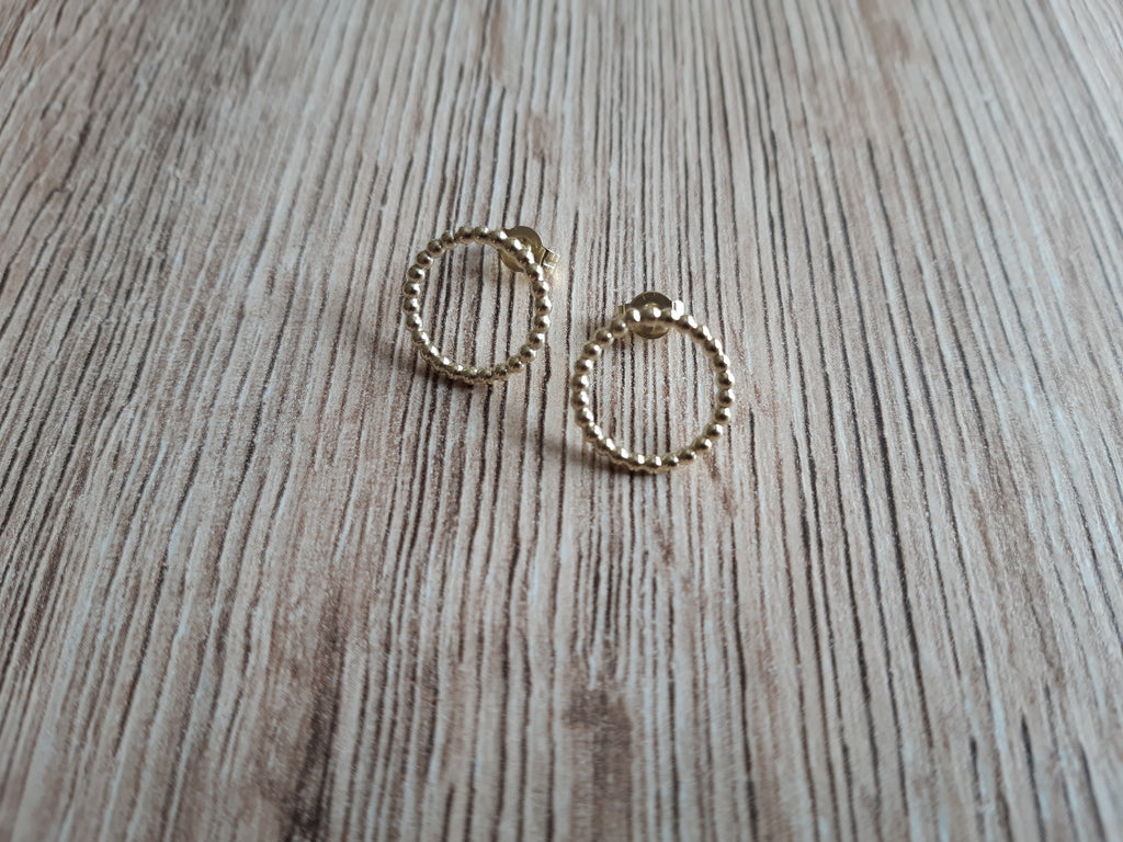 Kugeldraht-Ohrstecker aus Gold – Schmuck von Goldschmiede AS