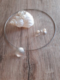 Halsreif mit Muschelanhänger und Brillant – Schmuck von Goldschmiede AS