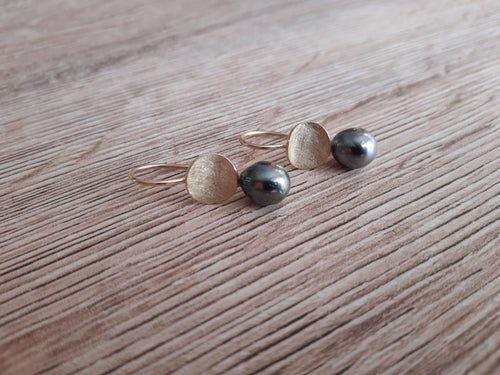 Gelbgold-Ohrhänger mit Tahitiperlen – Schmuck von Goldschmiede AS