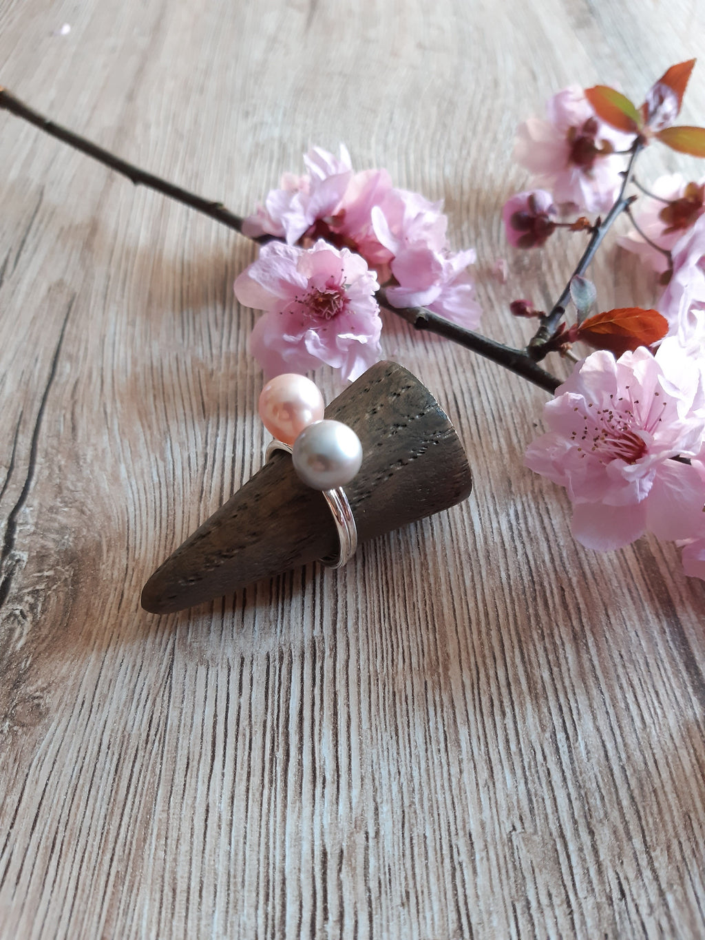Ring mit grauer Perle – Detailansicht 4