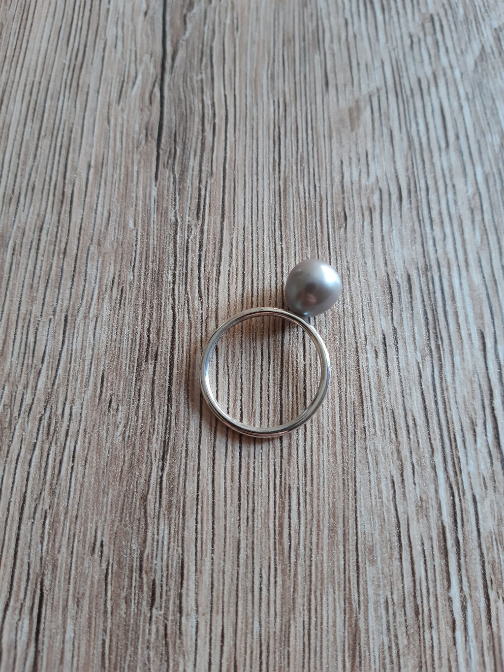 Ring mit grauer Perle – Schmuck von Goldschmiede AS