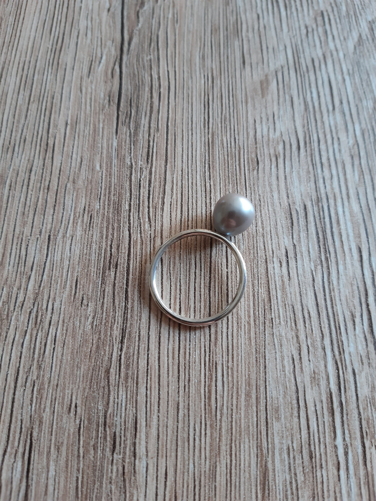 Ring mit grauer Perle – Schmuck von Goldschmiede AS