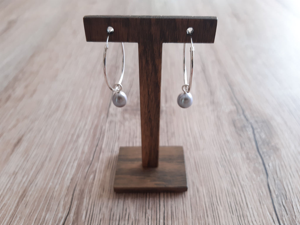 Creolen mit grauer Perle – Schmuck von Goldschmiede AS