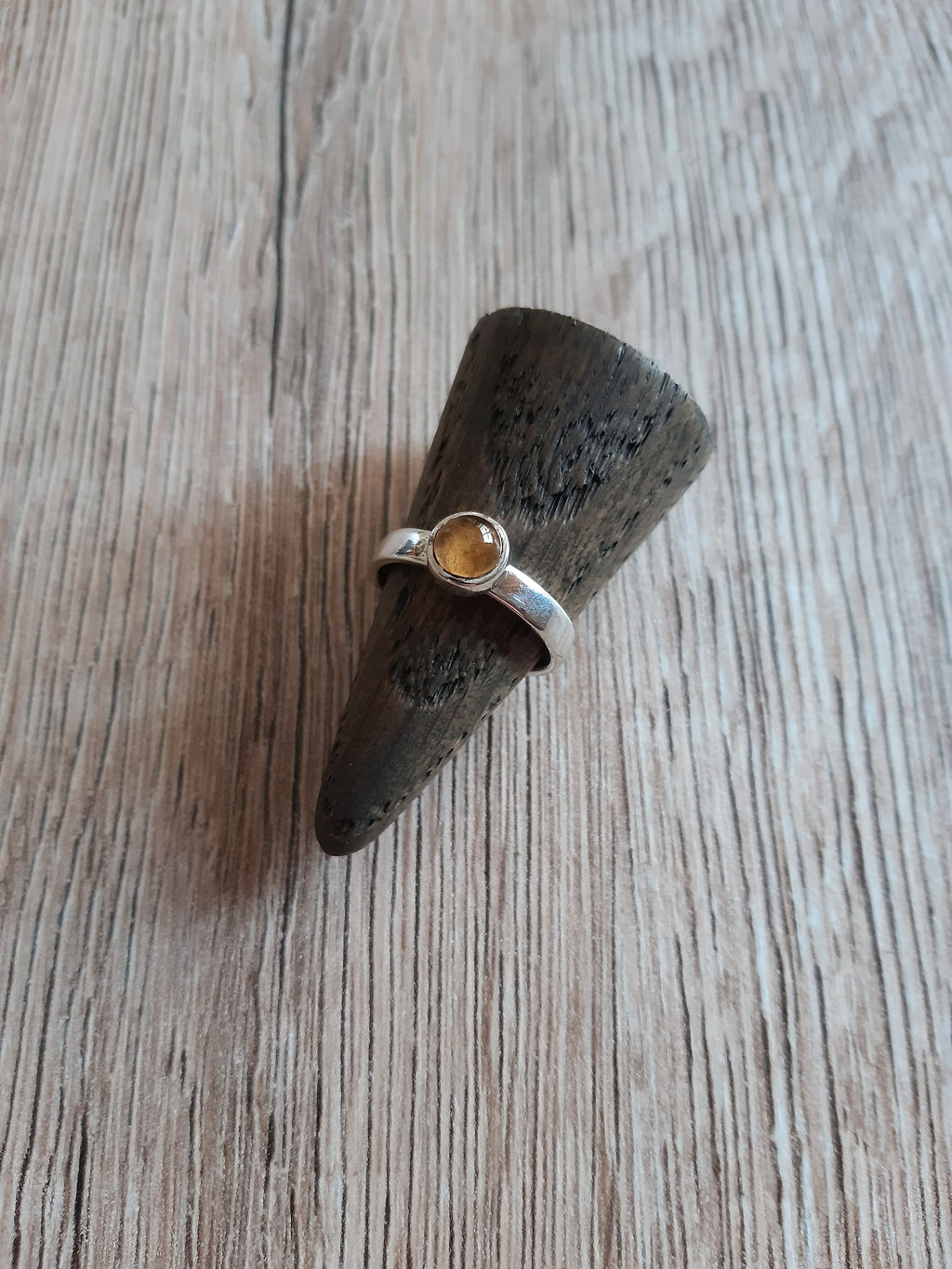 Ring mit kleinem Citrin – Schmuck von Goldschmiede AS