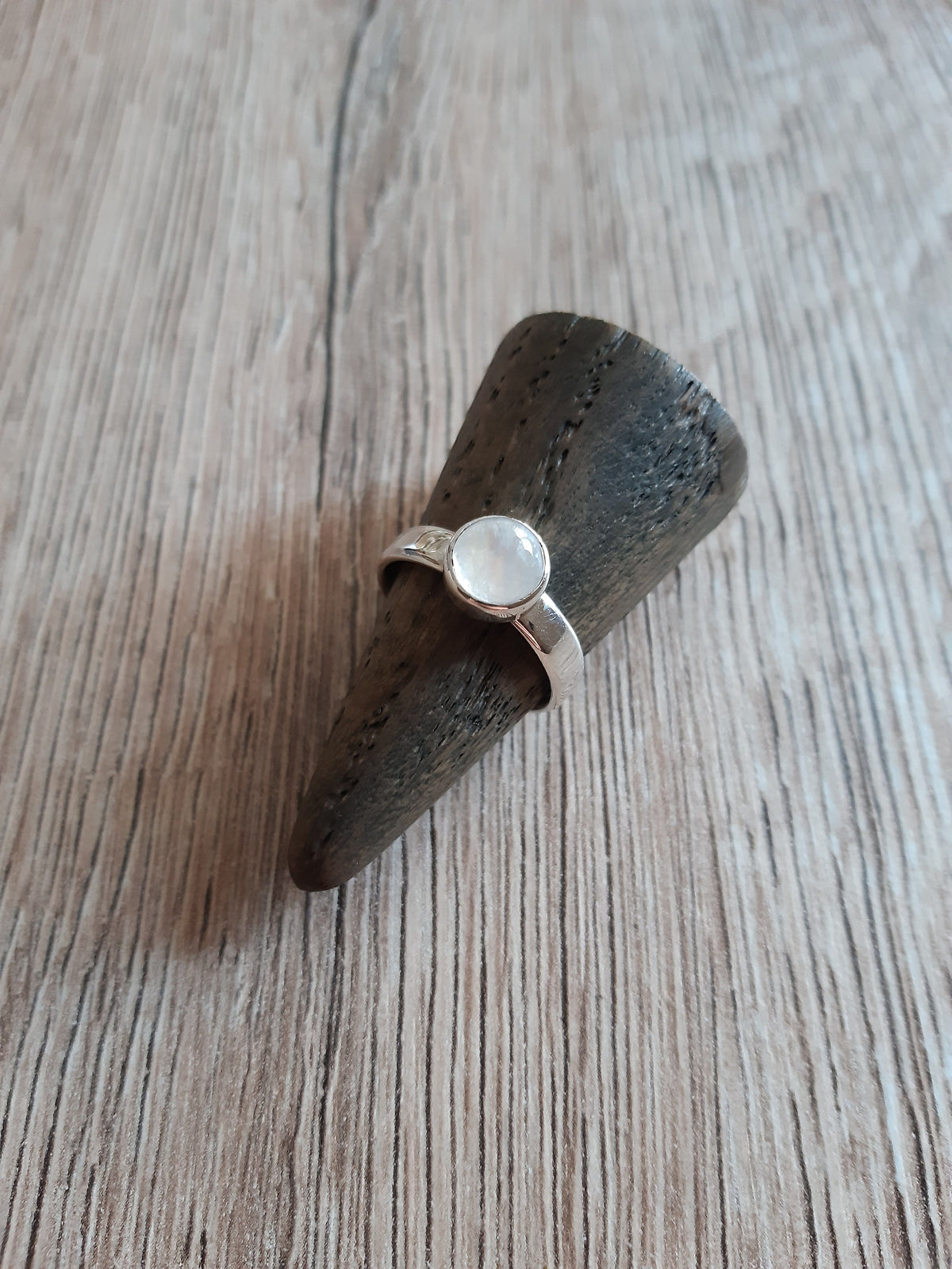 Ring mit Mondkristall – Schmuck von Goldschmiede AS