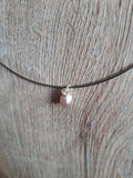 Halsreif mit Lavendel Perle und kleinem Brillant – Schmuck von Goldschmiede AS