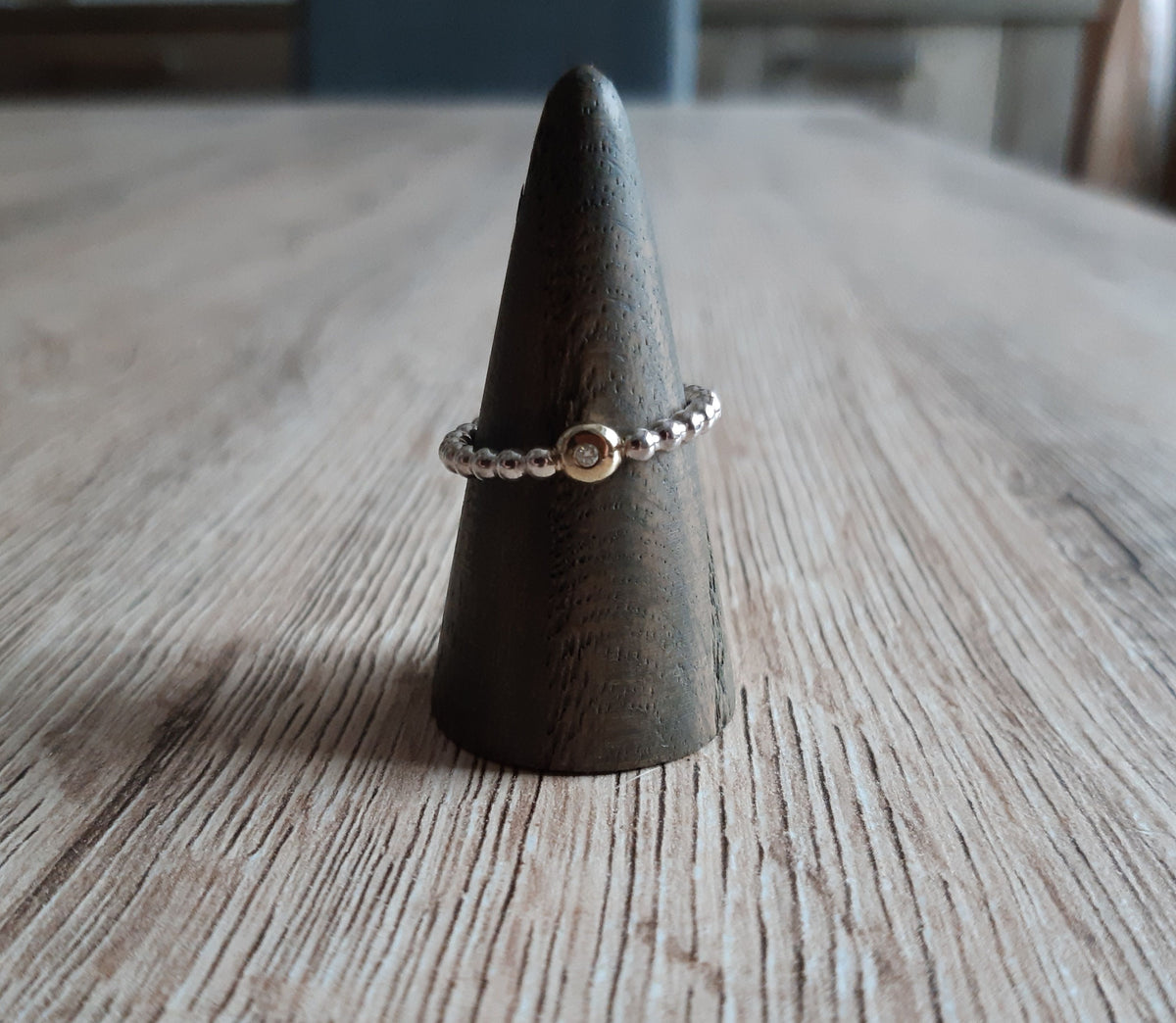 Bicolor-Kugelring mit Brillant – Schmuck von Goldschmiede AS