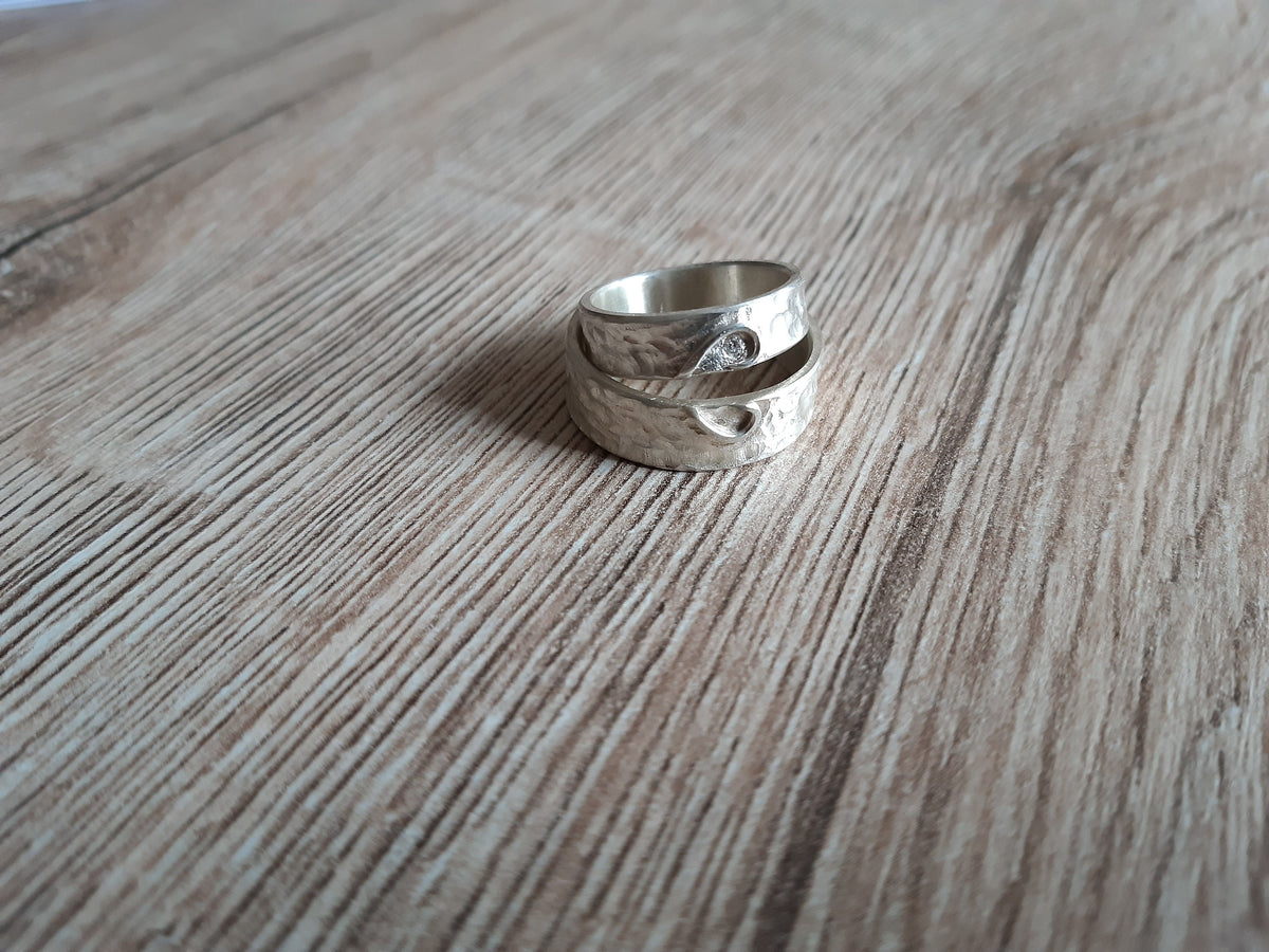 Partnerringe mit Herzmotiv und Brillant – Detailansicht 2