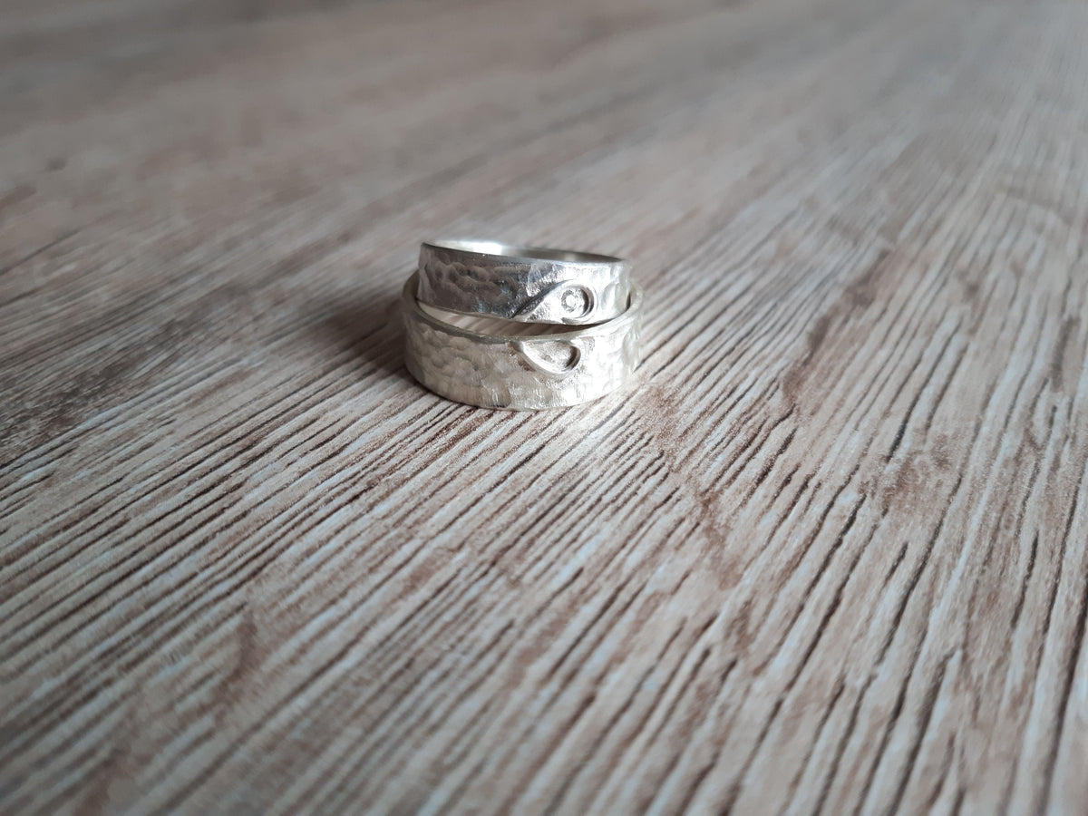 Partnerringe mit Herzmotiv und Brillant – Schmuck von Goldschmiede AS